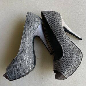 Chinese Laundry Silver Sparkly Peep Toe Platform Pumps 7M Glitter Mesh Glam